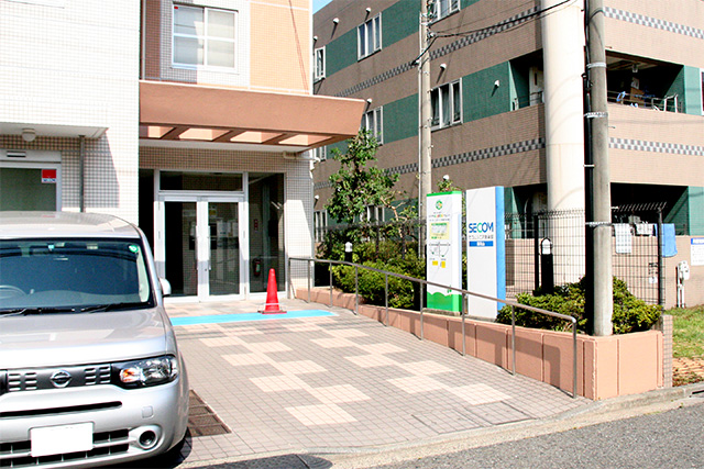 とのうちファミリークリニック 富士見が丘ビル 入口